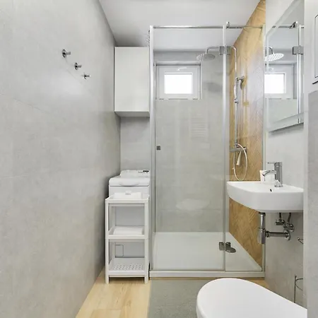 Charming Family In By Renters فروتسواف